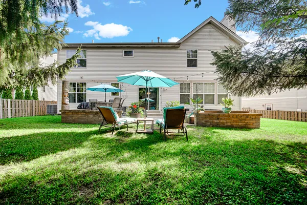 385 POST OAK CIR