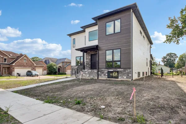 128 PINE LN