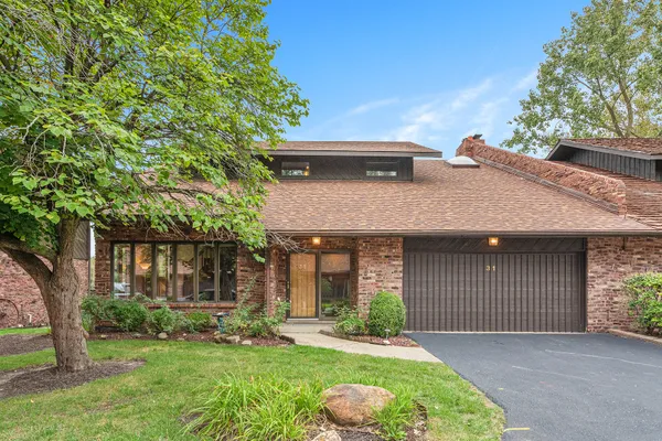 31 LUCAS DR
