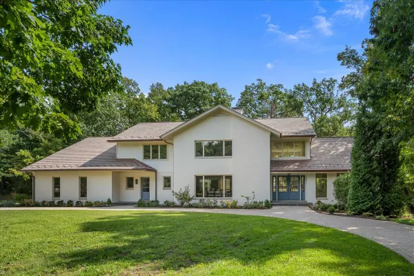 1221 LOCH LN