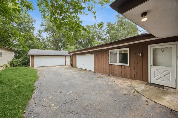 9041 MAPLE AVE
