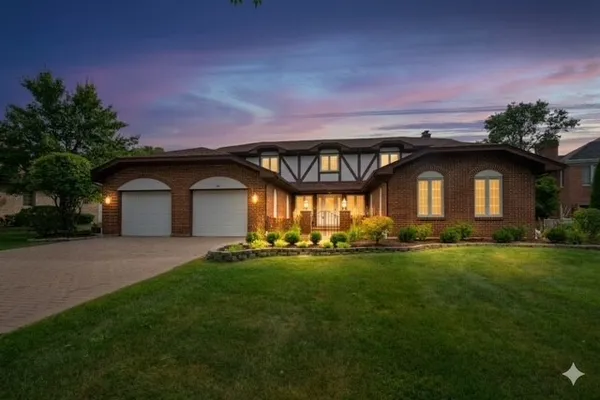 521 FOREST MEWS DR