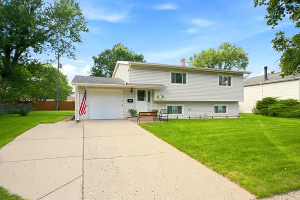 652 SUSSEX LN
