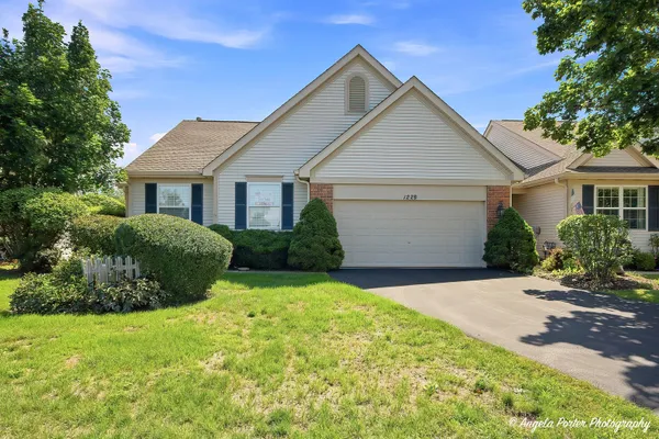 1229 E OAKWOOD DR 7-1