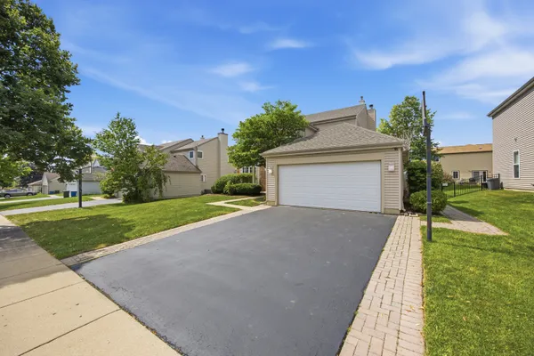 228 NORWICH DR