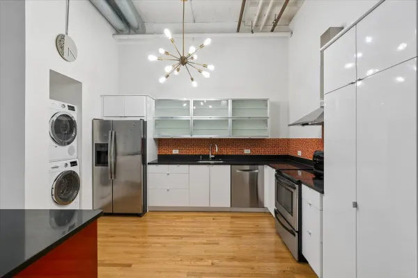 1800 W ROSCOE ST 521