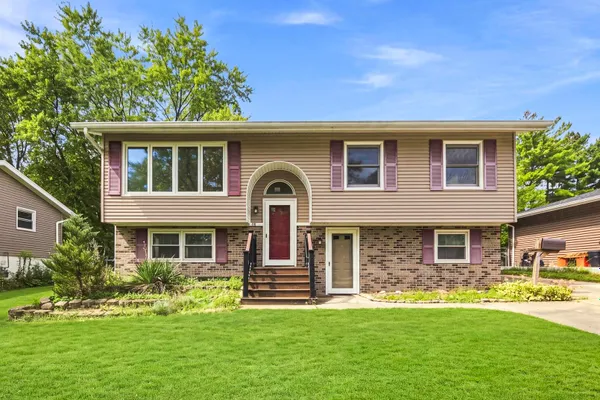 16 JOYCE LN