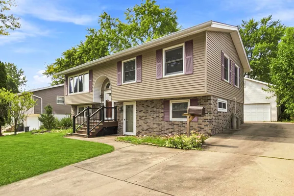 16 JOYCE LN