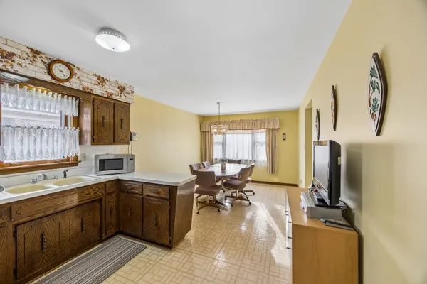 648 ESCANABA AVE