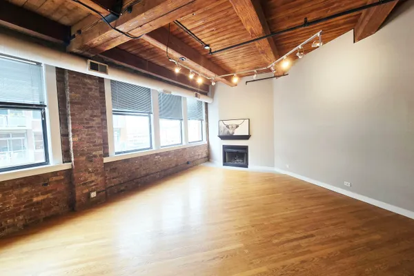 913 W VAN BUREN ST 5E