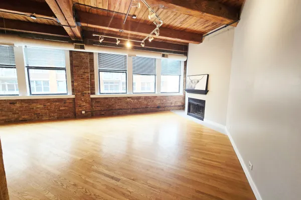 913 W VAN BUREN ST 5E