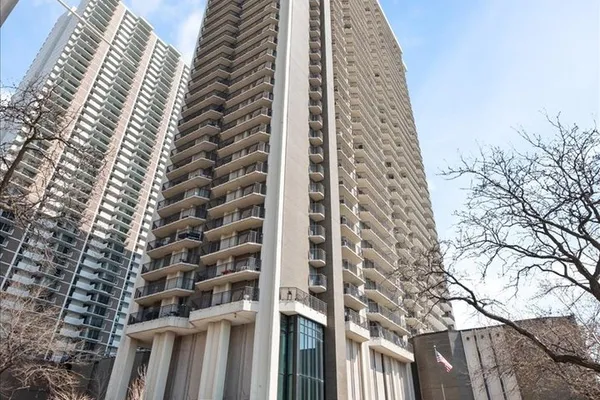 6007 N SHERIDAN RD 24D