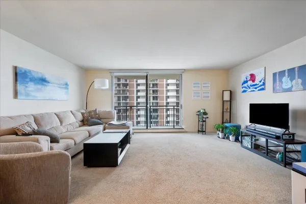 6007 N SHERIDAN RD 24D