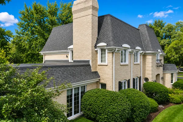 2 GREGORY LN