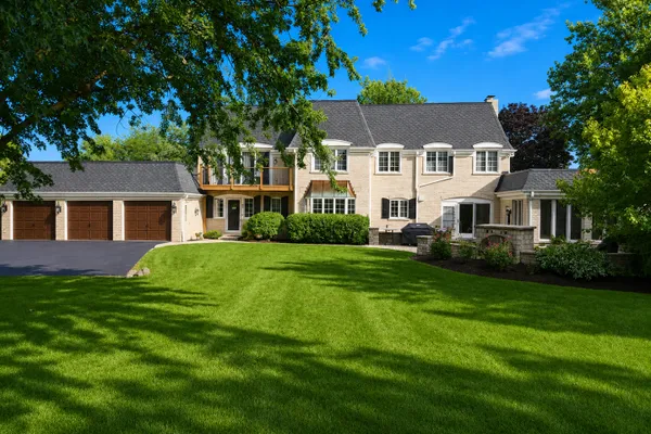2 GREGORY LN