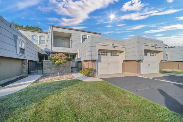 640 BURGUNDY CT D