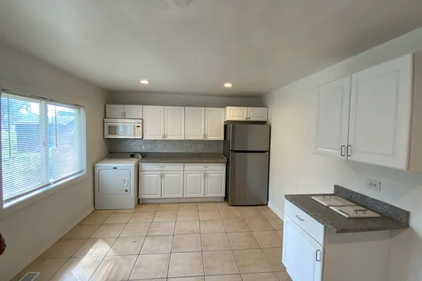 1429 AMBASSADOR LN