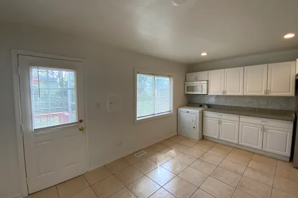1429 AMBASSADOR LN