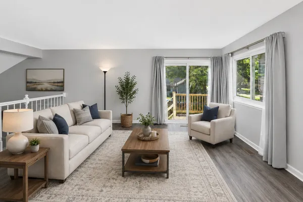 3 WHITEHALL CT