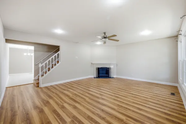 2038 FARNHAM CT