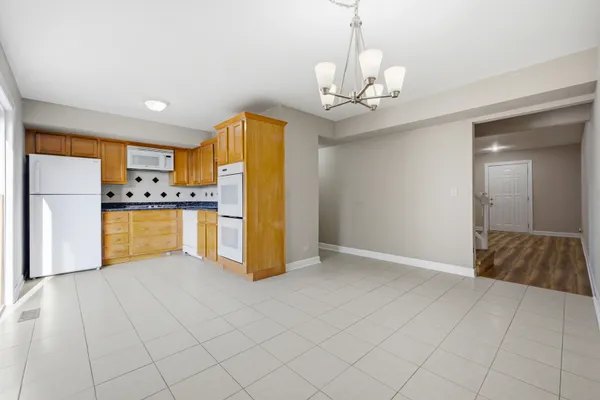 2038 FARNHAM CT