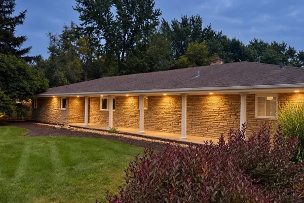 22W689 ELMWOOD DR