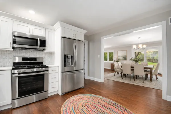 22W689 ELMWOOD DR