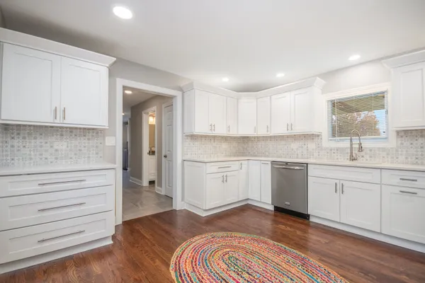 22W689 ELMWOOD DR