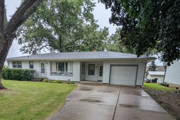 205 E PLEASANT AVE