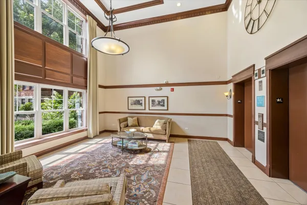 255 E LIBERTY DR 203