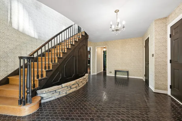 937 SUTTON DR