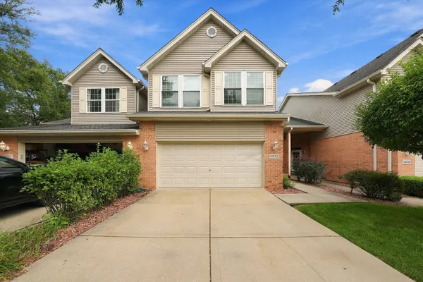 11242 PIN OAK CIR