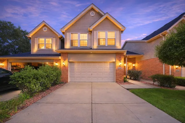 11242 PIN OAK CIR