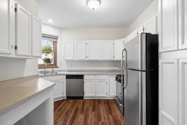 1210 RHODES LN 1210