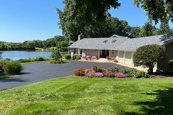 498 LAKEPOINT DR