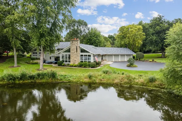 498 LAKEPOINT DR