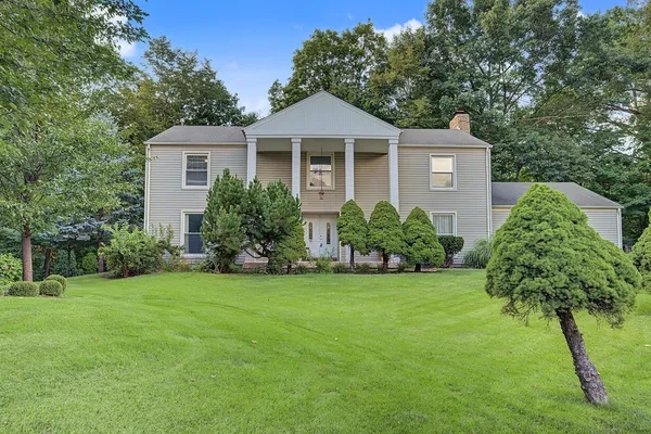 6 DOGWOOD RD