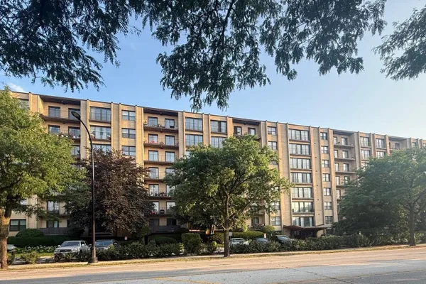 4601 W TOUHY AVE 506