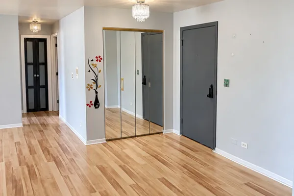 25 E PALATINE RD 212