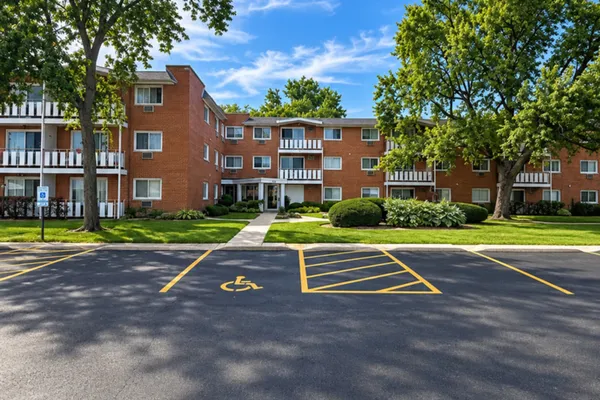 25 E PALATINE RD 212