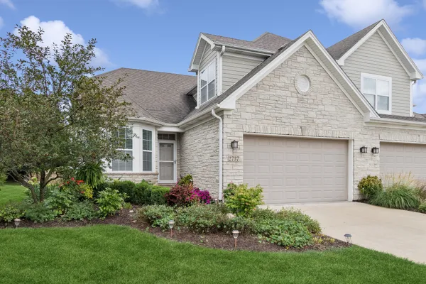 2737 NICOLE CIR