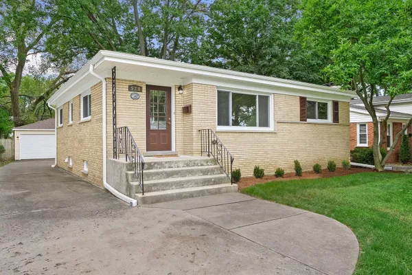 579 DAWES AVE