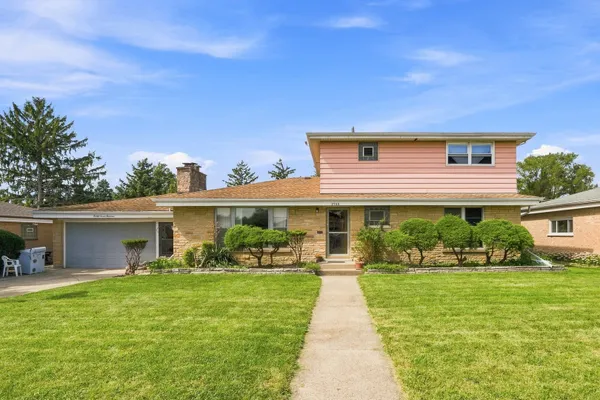 2700 SARAH ST