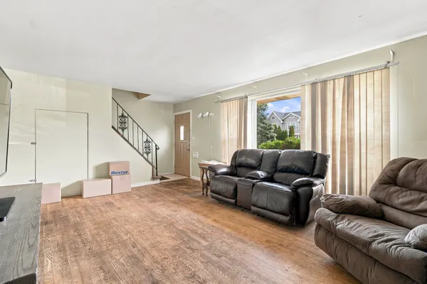 2700 SARAH ST