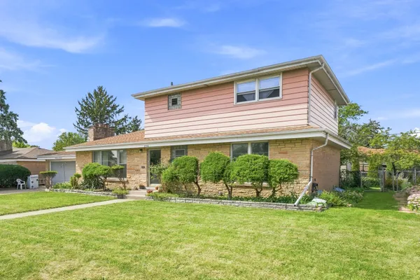 2700 SARAH ST