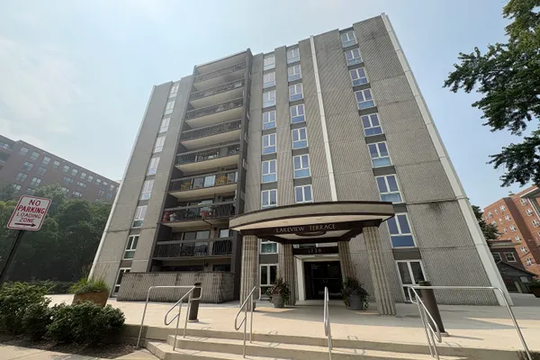 1738 CHICAGO AVE 302