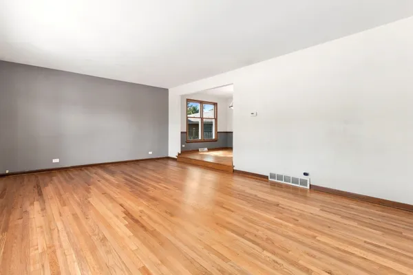 640 N LOCUST ST