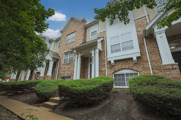 8607 WAUKEGAN RD