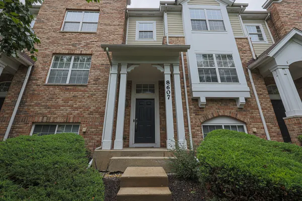 8607 WAUKEGAN RD