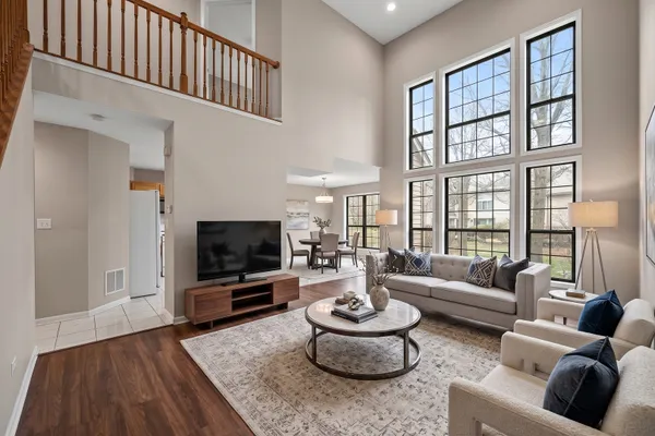 318 CLUB HOUSE DR